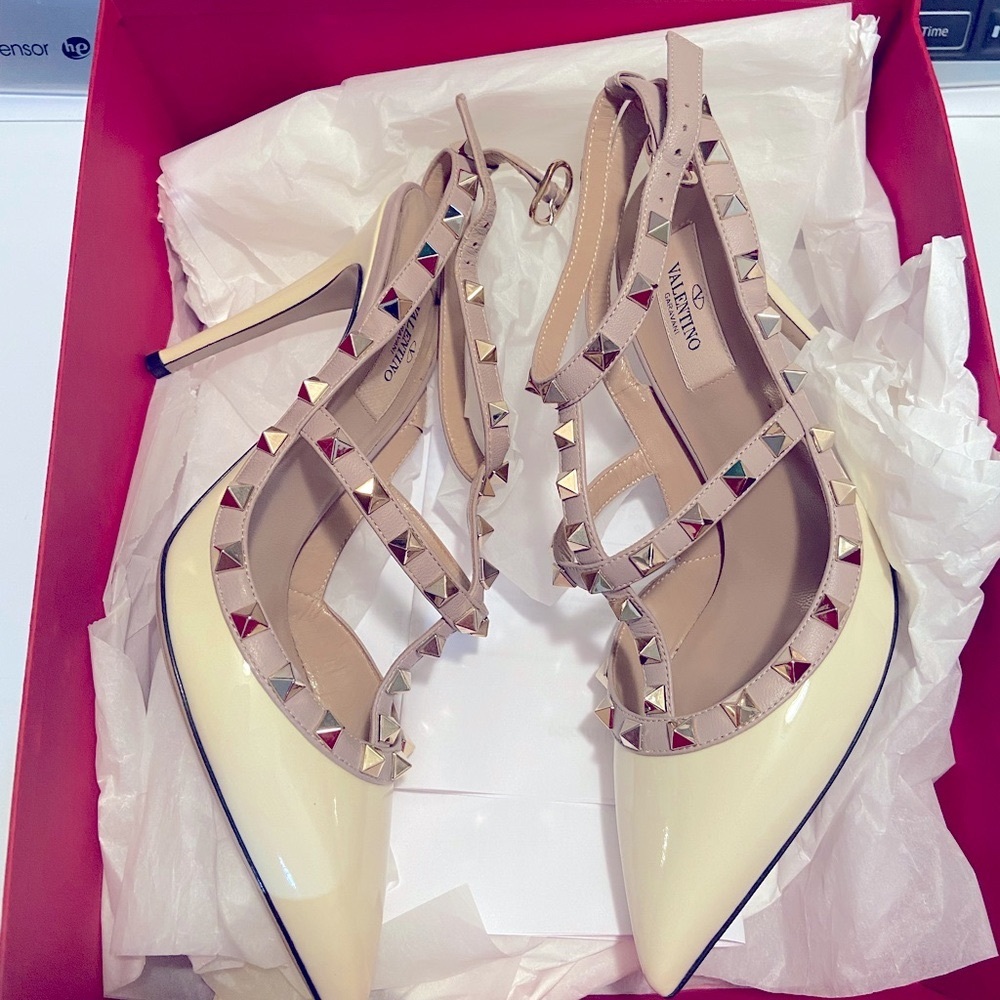 Authentic Valentino Rock Studs brand new 8